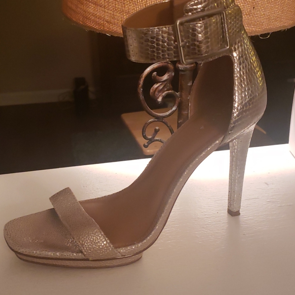 Sandals - Picture 2 of 7
